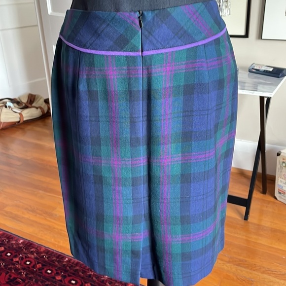 J. McLaughlin Scottish Plaid Fully Lined Mini Skirt with back vent. Size 2 - Picture 3 of 10